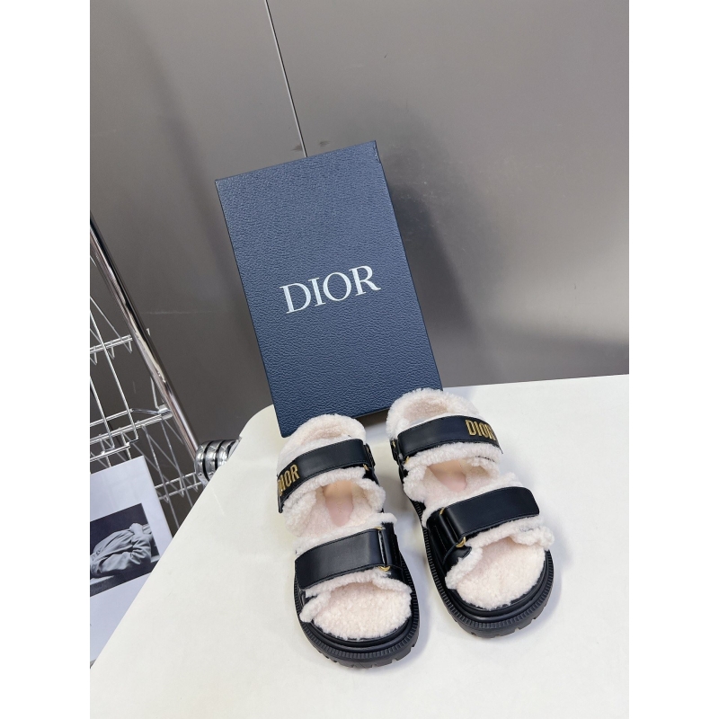 ch**an D*or sandals
